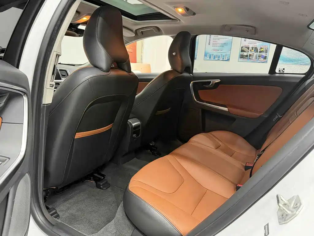 Volvo S60 — миниатюра 11