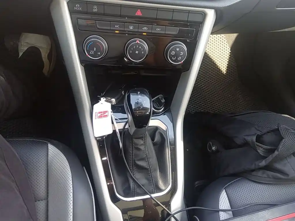 Volkswagen T-Roc — миниатюра 14