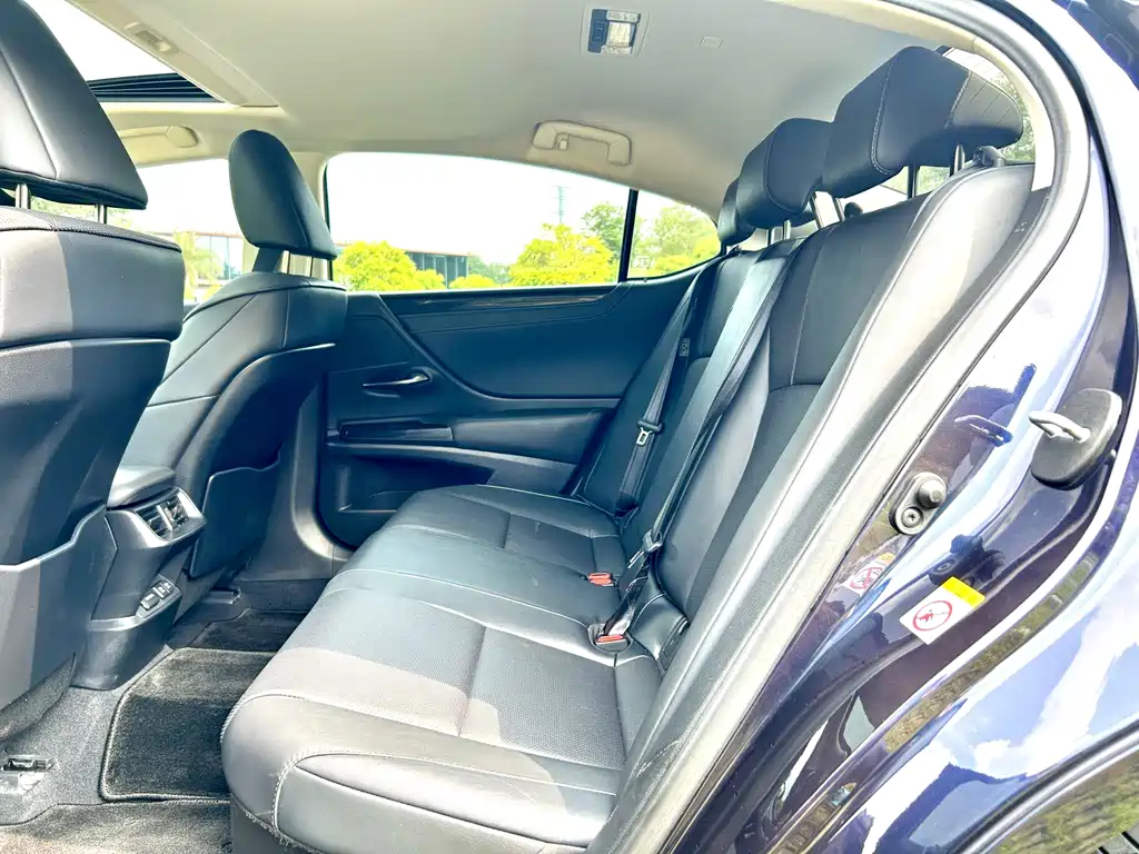 Lexus ES — миниатюра 13