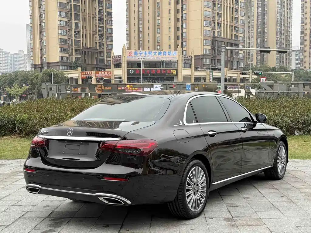 MERCEDES-BENZ E CLASS