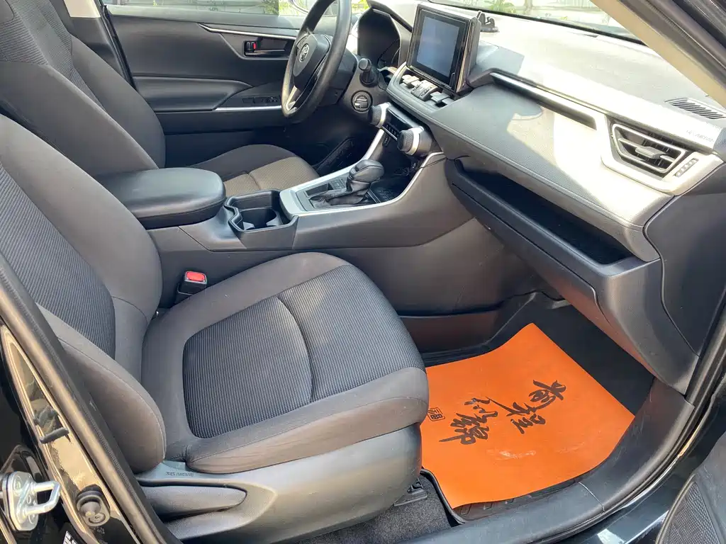 Toyota RAV4 — миниатюра 9