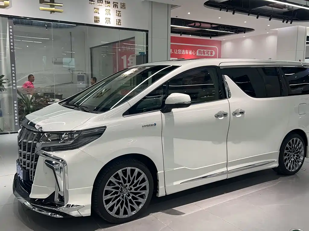 Toyota Alphard — миниатюра 3