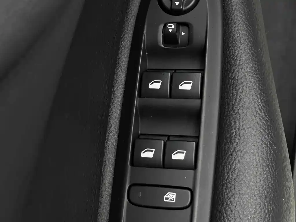 Citroen C4L — миниатюра 15