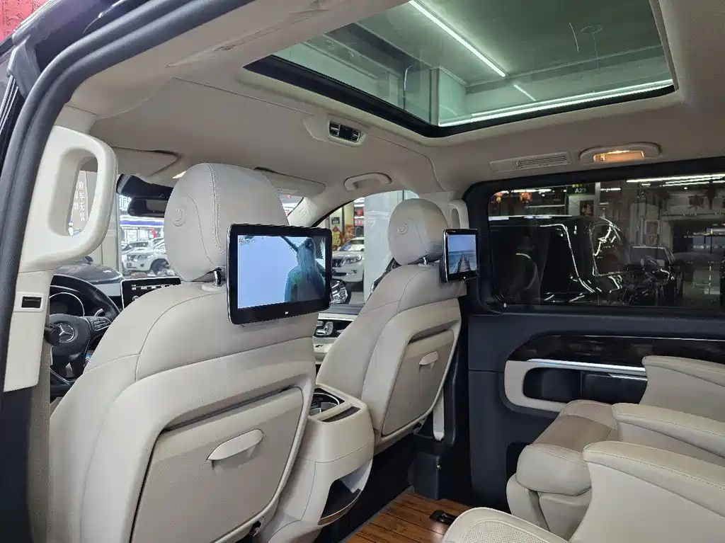 Mercedes-Benz V-Class — миниатюра 11