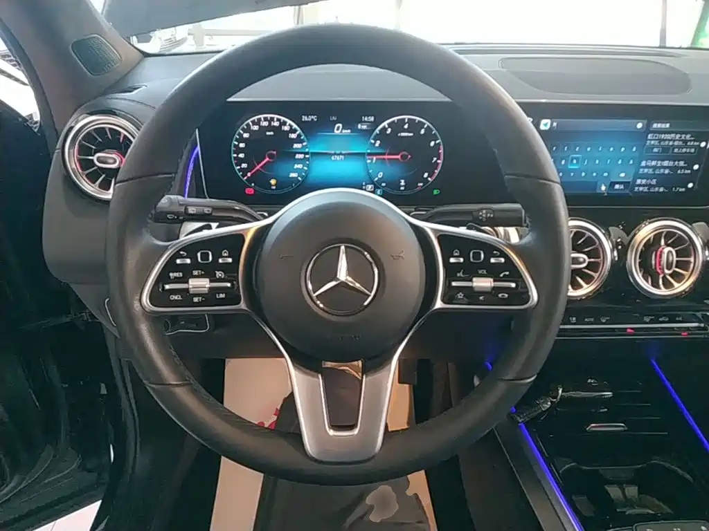 Mercedes-Benz GLB — миниатюра 11