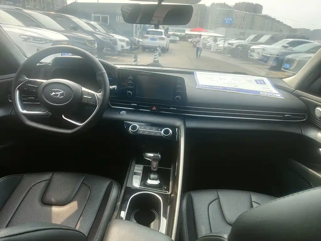 Hyundai Elantra — миниатюра 9