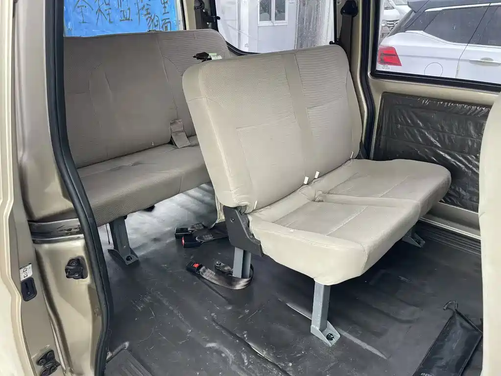 Wuling RongguangS S 2021 1.2L 7 местLSI