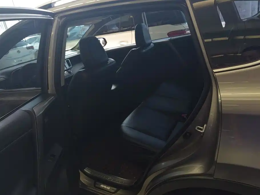 Toyota RAV4 — миниатюра 11