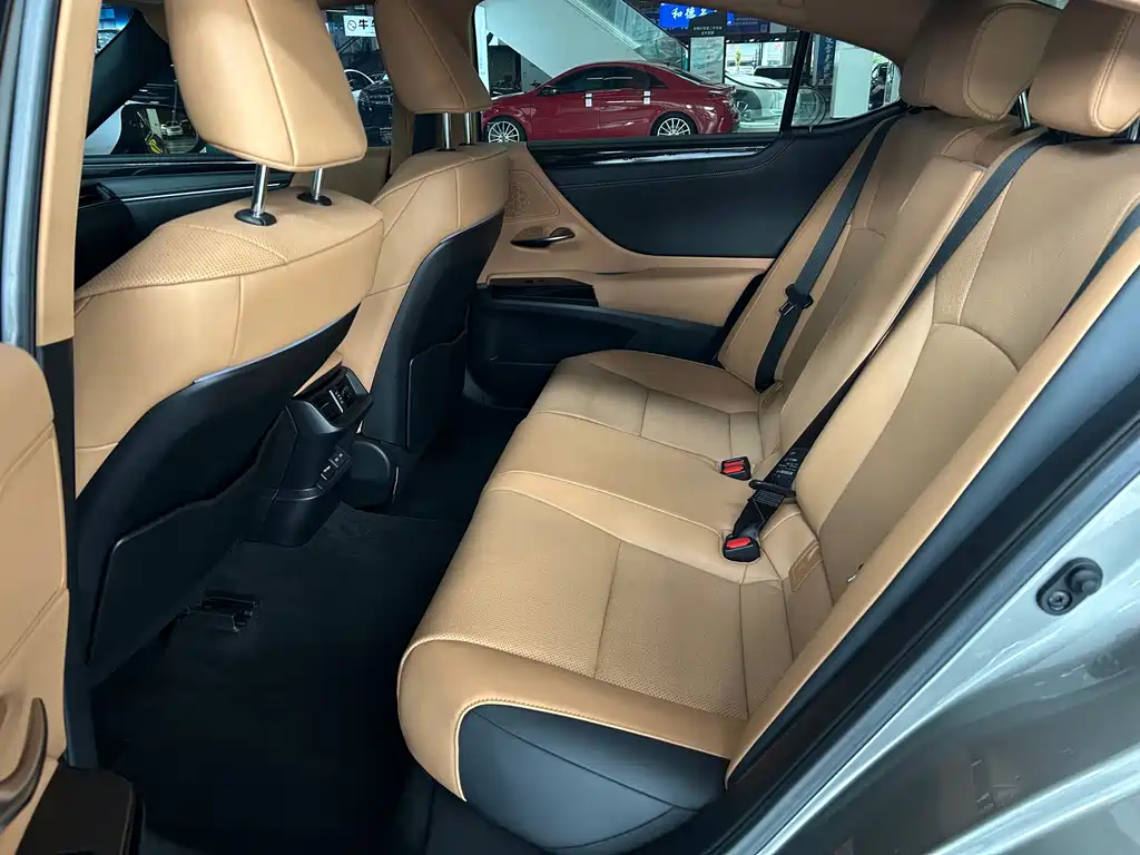 Lexus ES — миниатюра 12