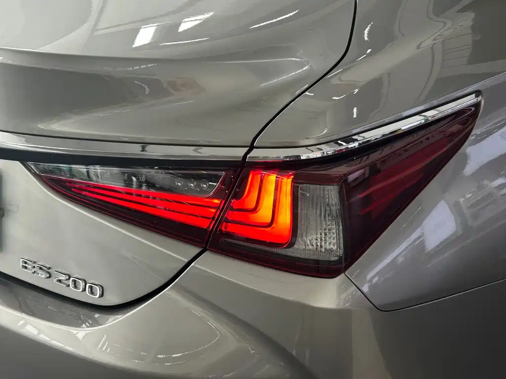 Lexus ES — миниатюра 23