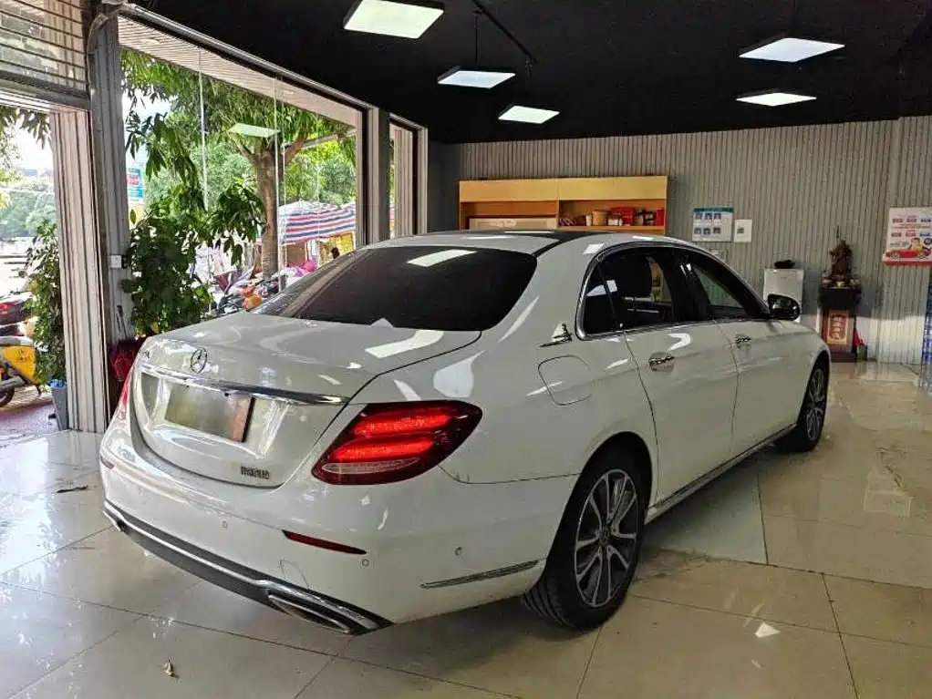 Mercedes-Benz E-Class — миниатюра 9