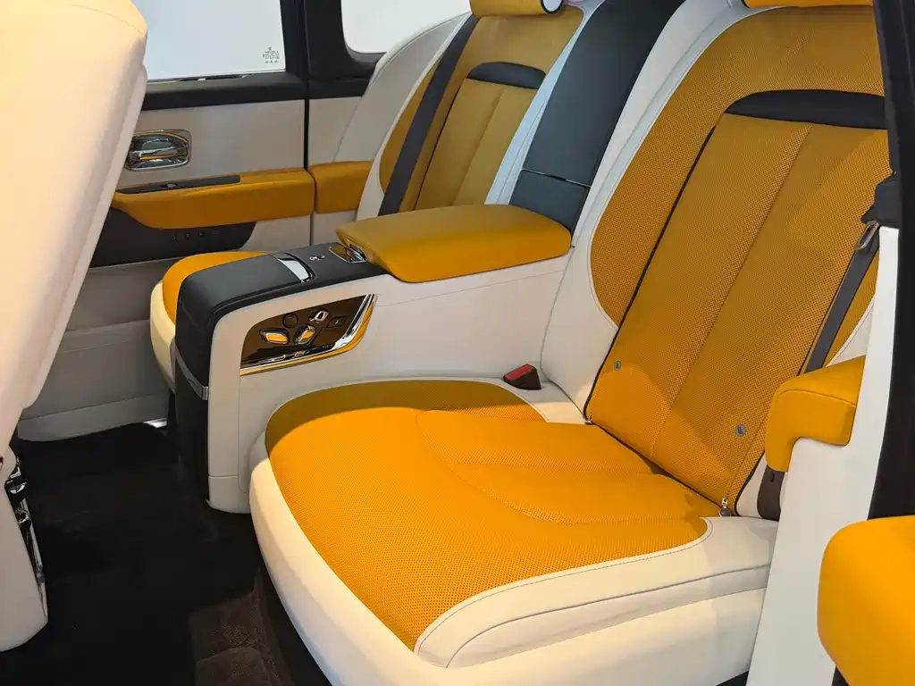 Rolls-Royce Cullinan — миниатюра 9