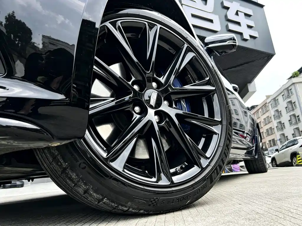 Cadillac CT5 — миниатюра 6