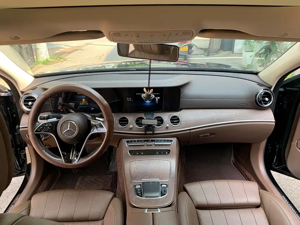 Mercedes-Benz E-Class — миниатюра 11