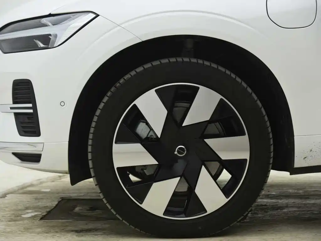 VOLVO XC60 PLUG IN HYBRID