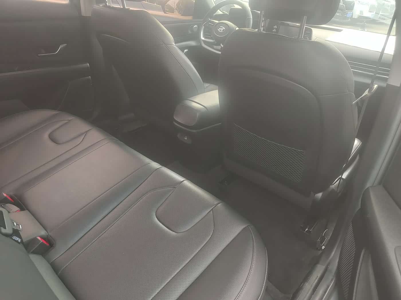 Hyundai Elantra 1.5 л 2022 г. Серебристо-серый, пробег 43000 км