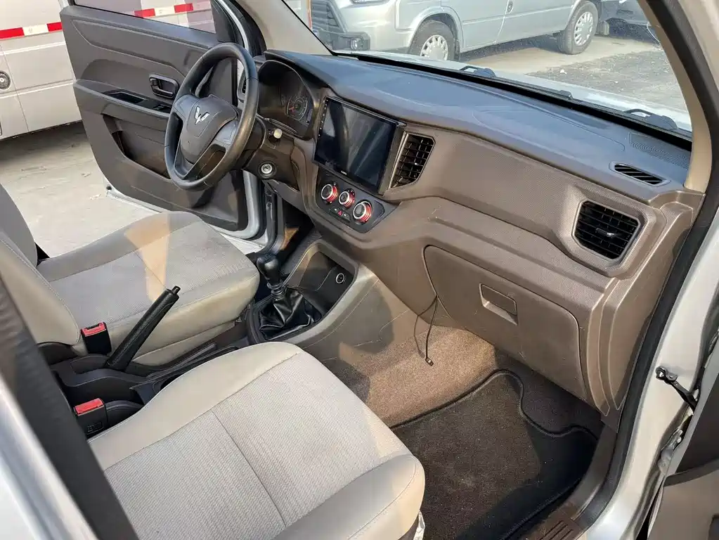 Wuling V 2021 1.5L LAR