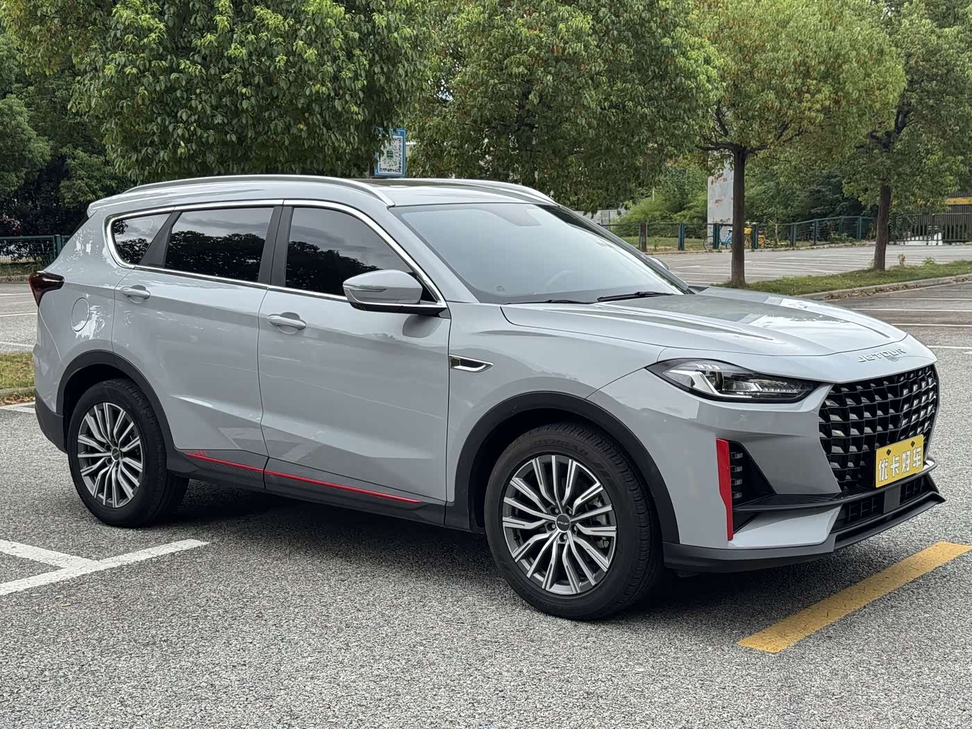 Jetour Jetour X70 PRO 1.5 л 2024 г. Серебристо-серый, пробег 30000 км
