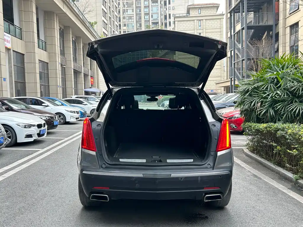 CADILLAC XT5