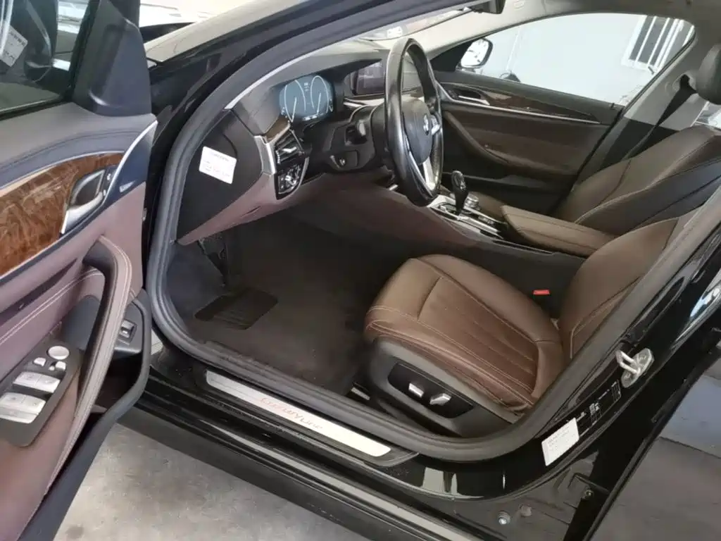 BMW 5 Series — миниатюра 16