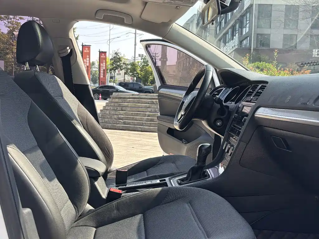 Volkswagen Golf — миниатюра 13