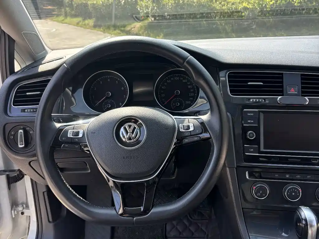 Volkswagen Golf — миниатюра 12