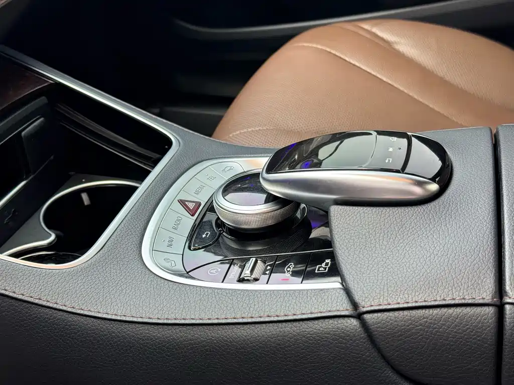 Mercedes-Benz S-Class — миниатюра 13