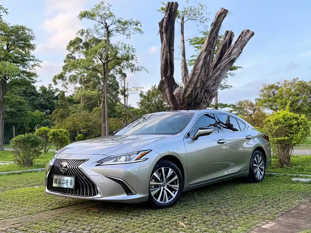 Купить Lexus ES