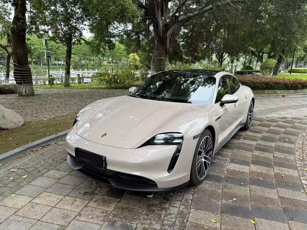 Porsche Taycan 2021
