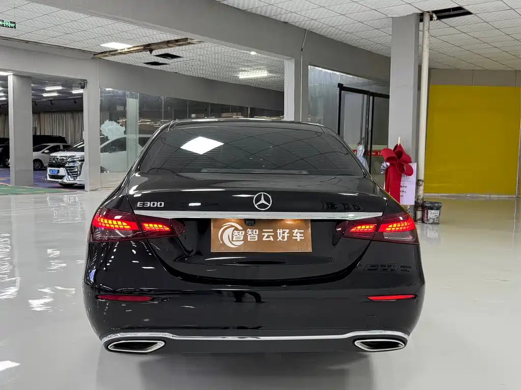 Mercedes-Benz E-Class — миниатюра 8