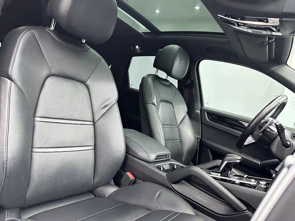 Porsche Cayenne — миниатюра 15