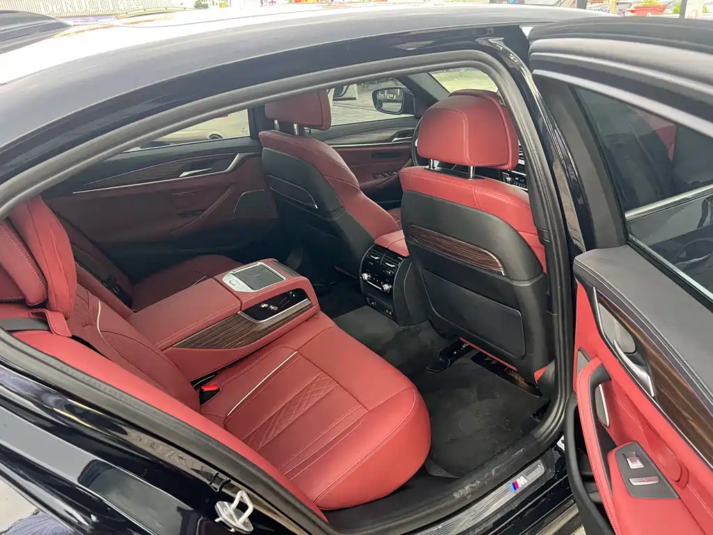 BMW 5 Series — миниатюра 11