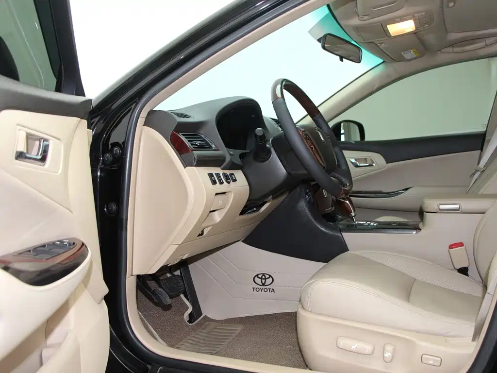 Toyota Crown — миниатюра 8