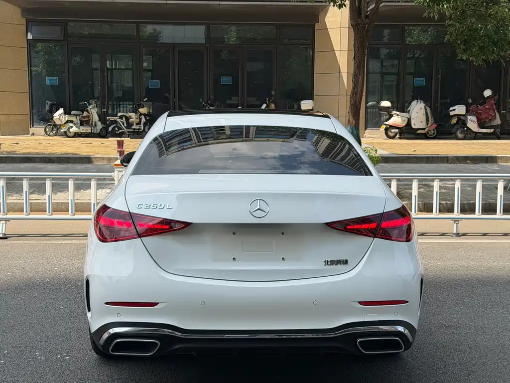 Mercedes-Benz C-Class — миниатюра 14