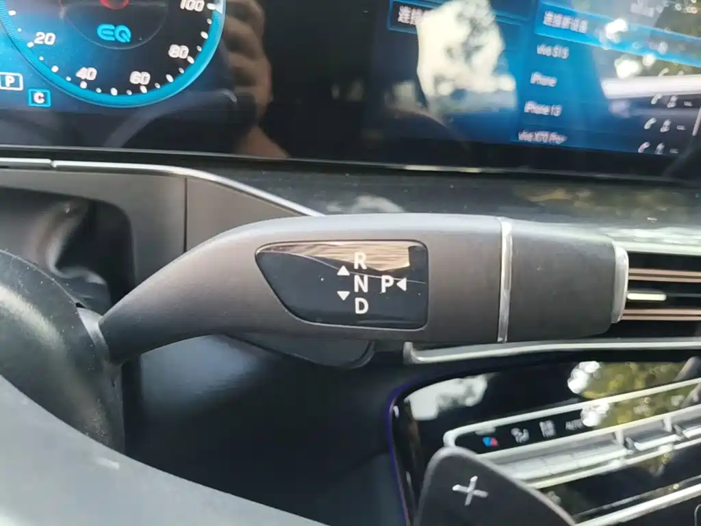 Mercedes-Benz EQC — миниатюра 14