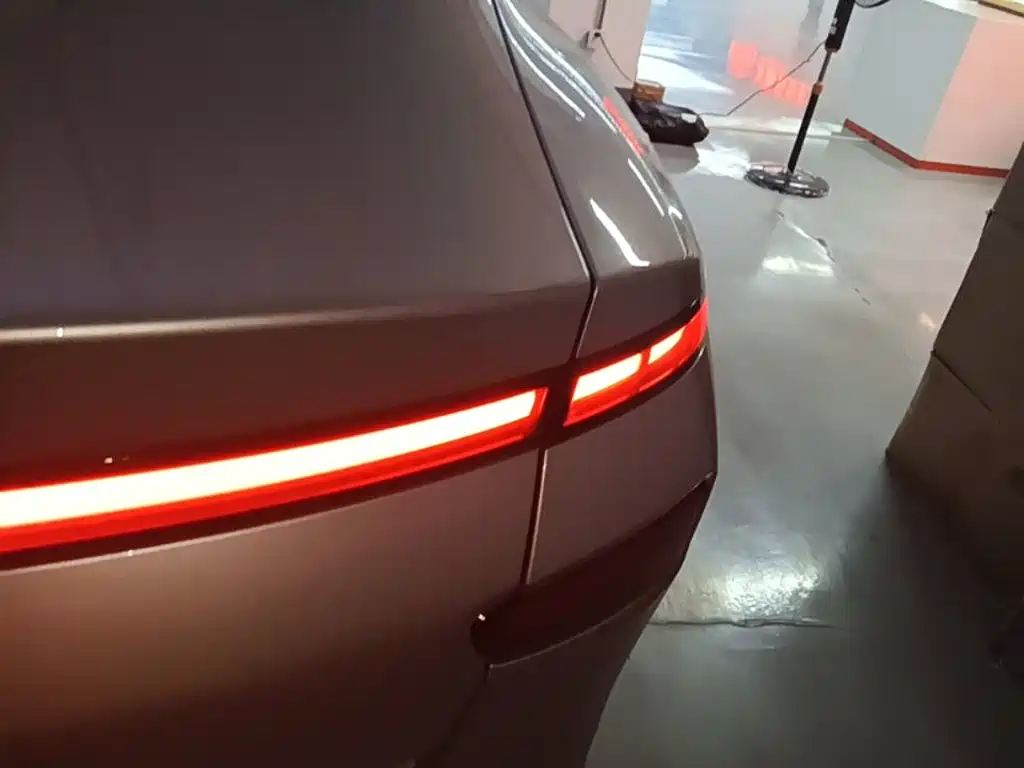 XPeng P7 — миниатюра 8