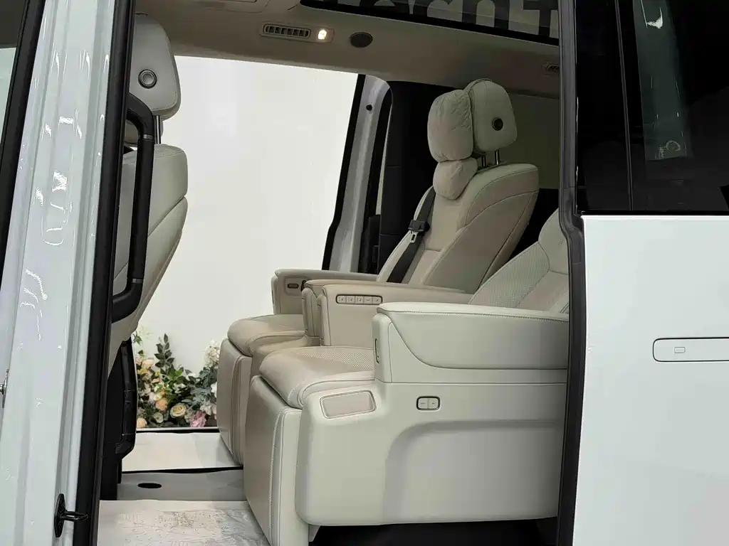 Li Auto MEGA 2025 Home