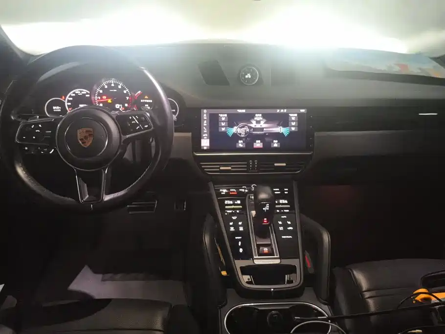 Porsche Cayenne — миниатюра 12