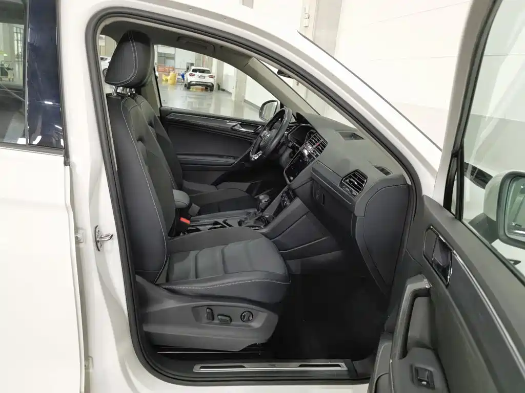 Volkswagen Tiguan L — миниатюра 23