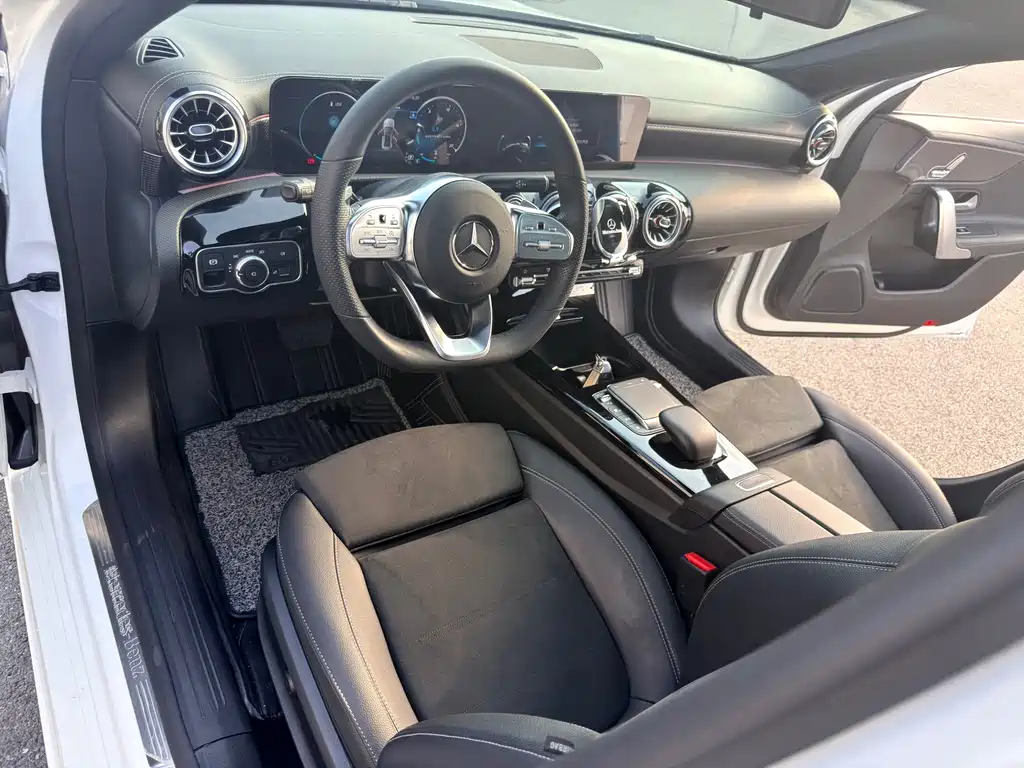 Mercedes-Benz A-Class — миниатюра 9