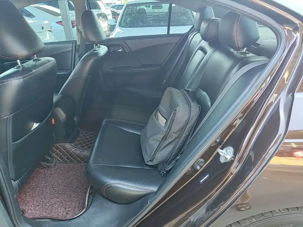 Honda Accord — миниатюра 17