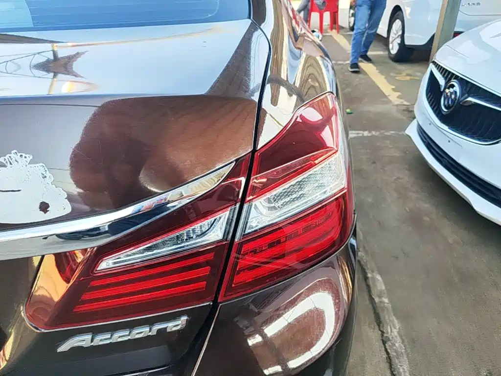 Honda Accord — миниатюра 8