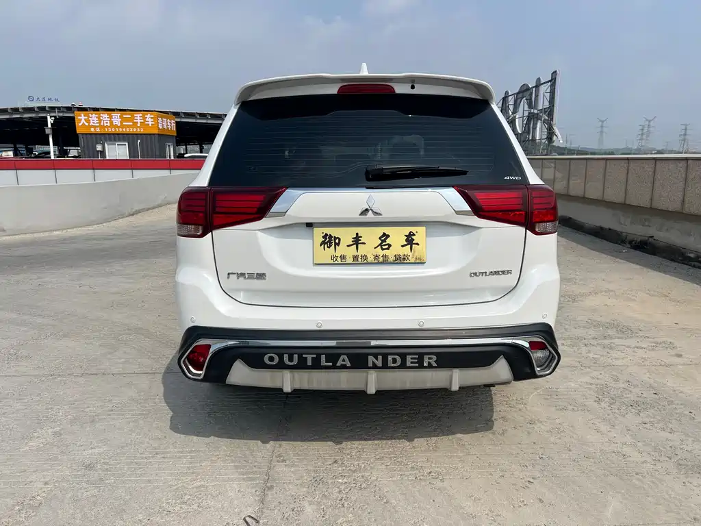 MITSUBISHI OUTLANDER