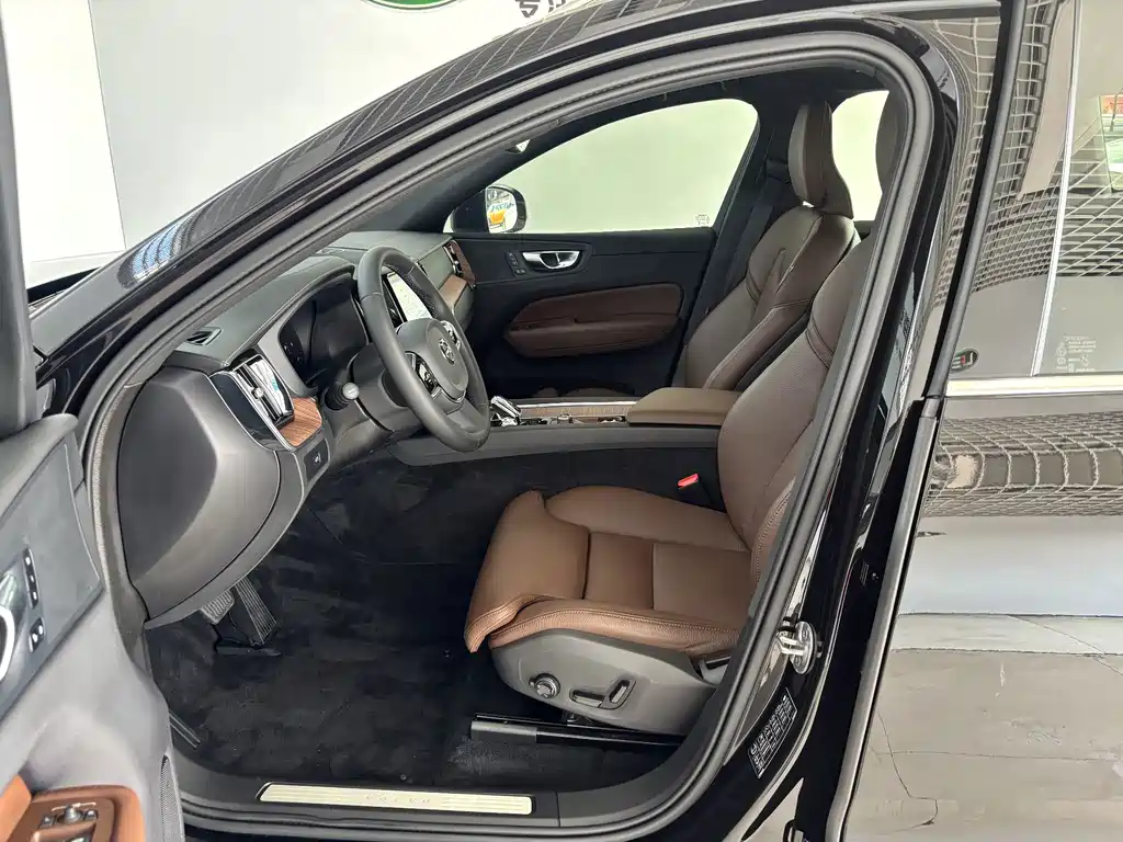 Volvo XC60 — миниатюра 11