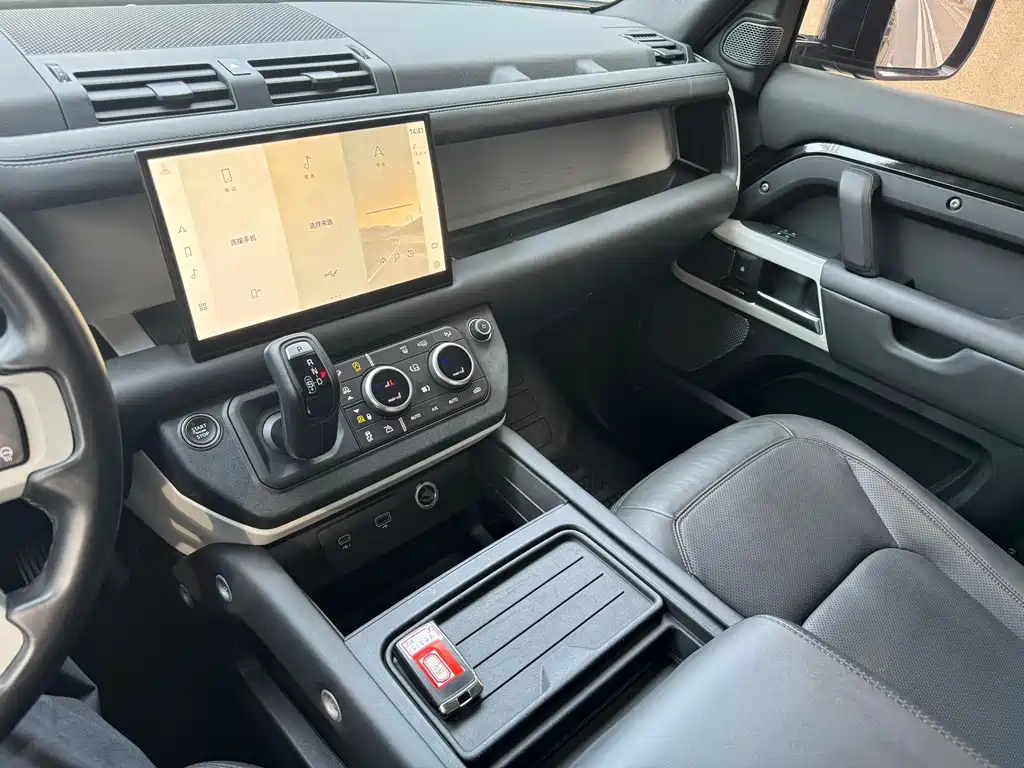 Land Rover Defender — миниатюра 12