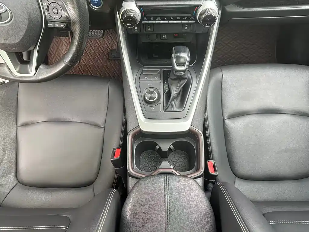 Toyota RAV4 — миниатюра 25