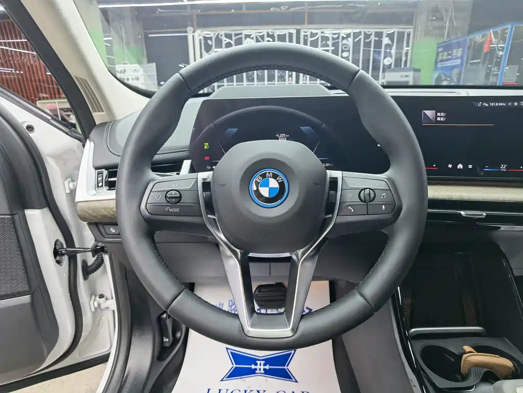 BMW iX1 — миниатюра 10