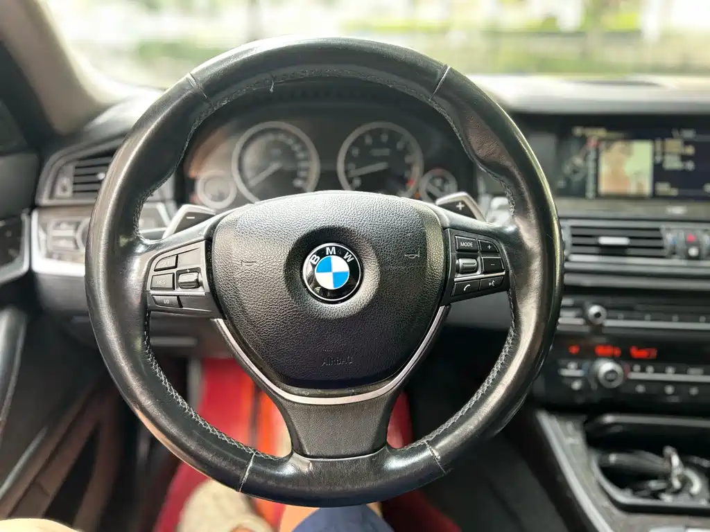 BMW 5 Series — миниатюра 9