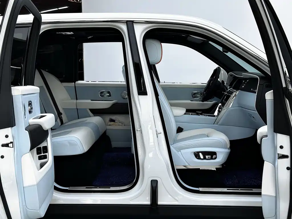 Rolls-Royce Cullinan — миниатюра 12