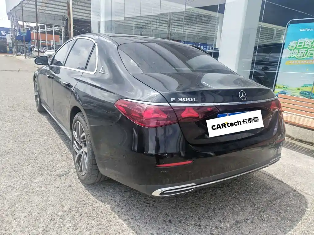 Mercedes-Benz E-Class — миниатюра 5